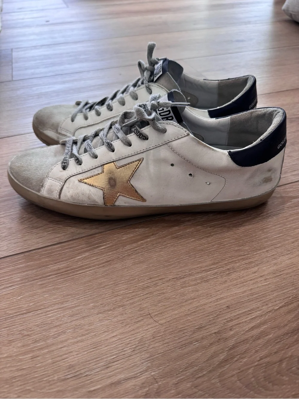 Golden Goose White Sneakers with Gold Star Accent - Picture 4 of 8